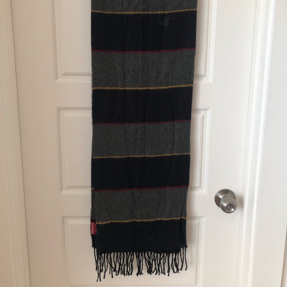 MERONA Navy and Gray Scarf